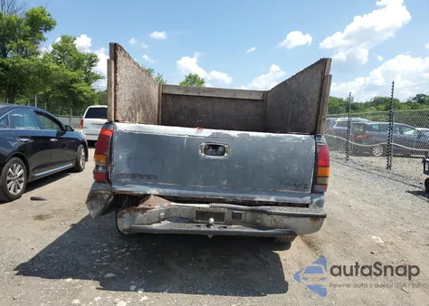 2001 GMC New Sierra C1500 z USA, uszkodzony, nr VIN 1GTEC14W21Z187496